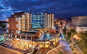 Novel Centre Point Hotel